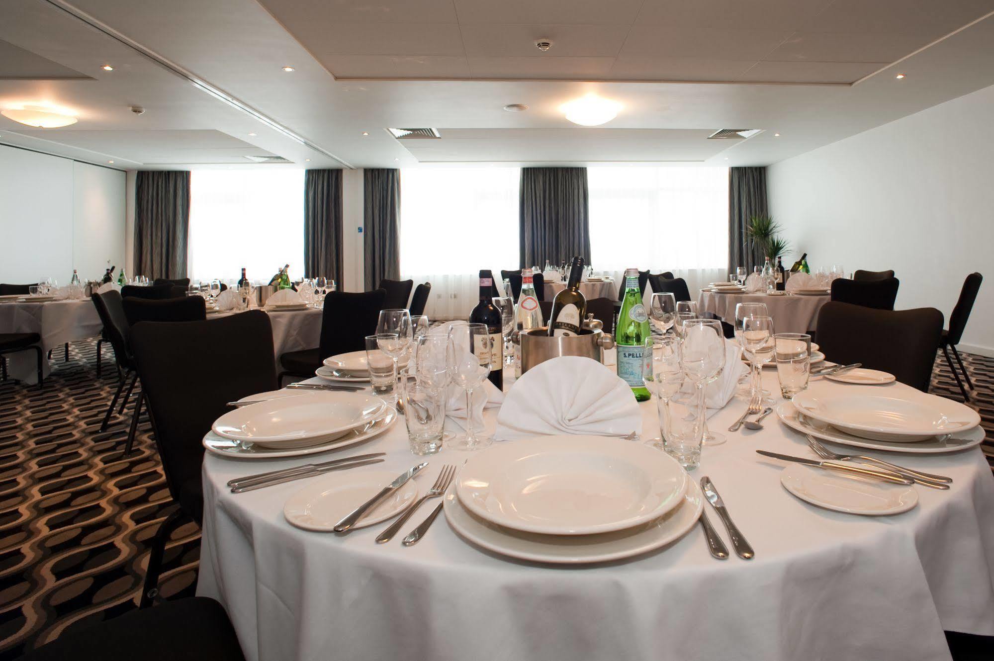 Holiday Inn Derby Riverlights By Ihg Ресторант снимка